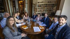 Cristina Kirchner reunió a economistas en el Día del Militante Peronista: Es hora de decidir qué país queremos construir Cristina Kirchner reunió a economistas en el Día del Militante Peronista: Es hora de decidir qué país queremos construir