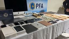 Tres empleados cumplirán prisión domiciliaria. Tres empleados cumplirán prisión domiciliaria.