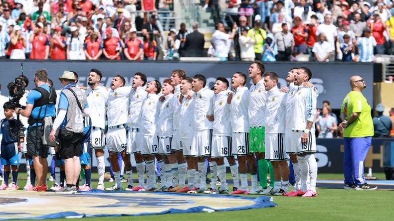 Messi y Licha Martínez fueron los argentinos que quedaron dentro del 11 ideal de FIFA.