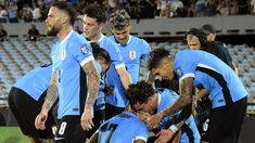 La Selección uruguaya, dirigida por Marcelo Bielsa, es el nuevo escolta de las Eliminatorias. La Selección uruguaya, dirigida por Marcelo Bielsa, es el nuevo escolta de las Eliminatorias.
