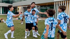El festejo de Messi con sus hijos en un torneo improvisado en Rosario. El festejo de Messi con sus hijos en un torneo improvisado en Rosario.