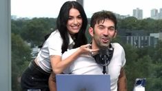 Las redes sociales estallaron en miles de comentarios de felicitaciones, pedidos para ser invitados y hasta memes de lo que será una de las bodas más impresionantes del año entre Lali y Pedro Rosemblat. Las redes sociales estallaron en miles de comentarios de felicitaciones, pedidos para ser invitados y hasta memes de lo que será una de las bodas más impresionantes del año entre Lali y Pedro Rosemblat.