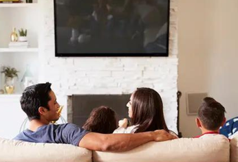 Luz es una serie infantil para público familiar que sigue la vida de una joven y traviesa niña.
