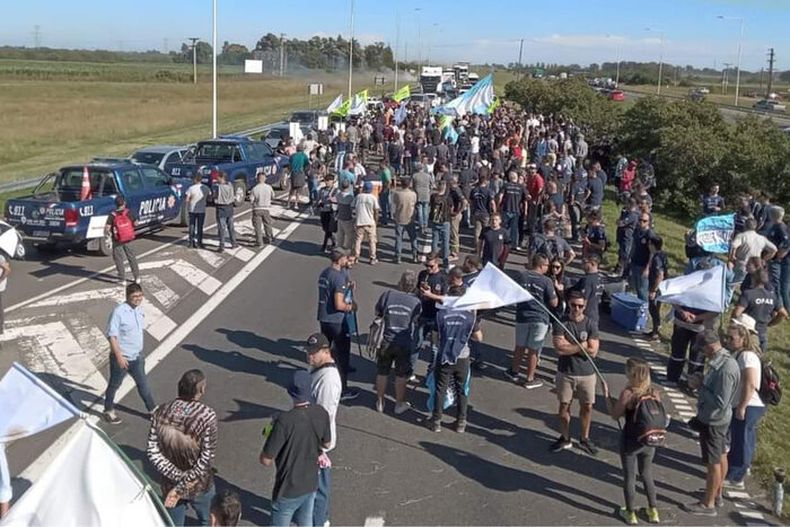 Acindar suspendió a 350 trabajadores por la recesión económica