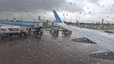 Las precipitaciones complicaron la situación de los vuelos. Las precipitaciones complicaron la situación de los vuelos.