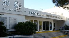 Suspendieron las clases presenciales ante la imposibilidad de poner en marcha la calefacción del edificio. Suspendieron las clases presenciales ante la imposibilidad de poner en marcha la calefacción del edificio.