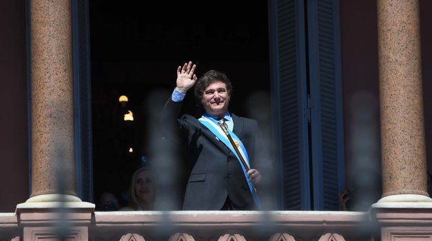 Adorni advirtió también que se van a revisar los contratos con universidades.