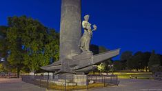 Está ubicado en el Parque Lezama, en la intersección de la Avenida Martín García y la calle Irala. Está ubicado en el Parque Lezama, en la intersección de la Avenida Martín García y la calle Irala.