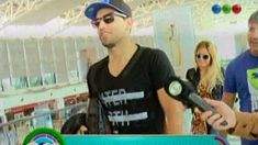 El Kun se volvió a Londres; Karina lo acompañó y hablaron de los rumores El Kun se volvió a Londres; Karina lo acompañó y hablaron de los rumores