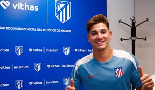 Julián Álvarez pasó la revisión médica y fue presentado como nuevo jugador del Atlético de Madrid