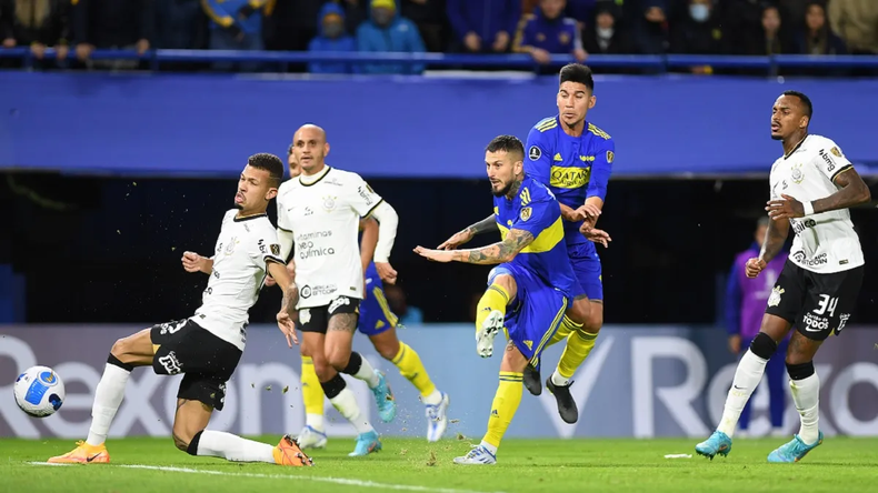 Darío Benedetto formará parte del tridente de ataque de Boca ante Corinthians.