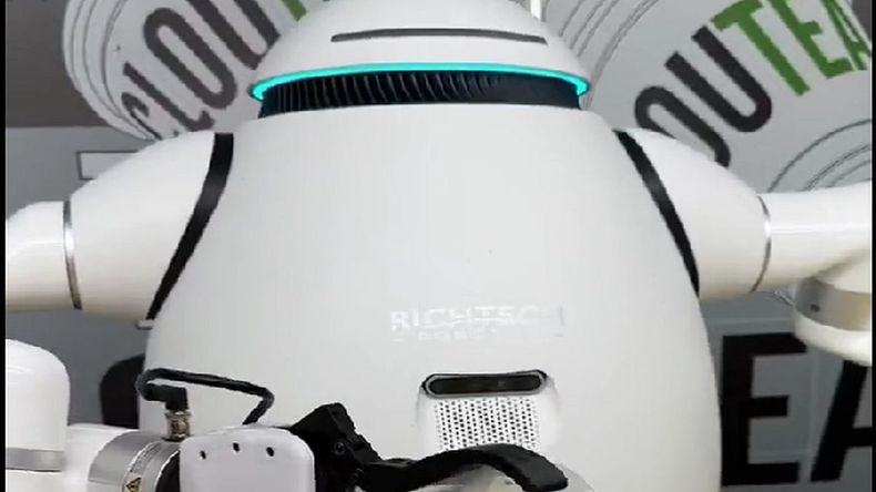 El robot barman