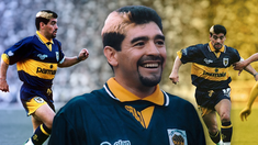 El regreso de Diego al fútbol, con la camiseta de Boca y un look único. El regreso de Diego al fútbol, con la camiseta de Boca y un look único.