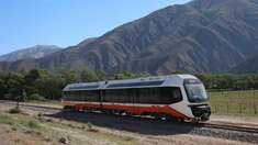 El tren tiene una capacidad para 72 pasajeros por viaje. El tren tiene una capacidad para 72 pasajeros por viaje.