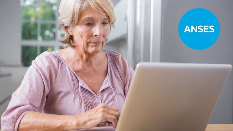Los jubilados y pensionados, a través de La Administración Nacional de la Seguridad Social, recibirán un bono adicional.  