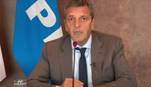 Massa en una videoconferencia desde el edificio de YPF en Puerto Madero. Massa en una videoconferencia desde el edificio de YPF en Puerto Madero.