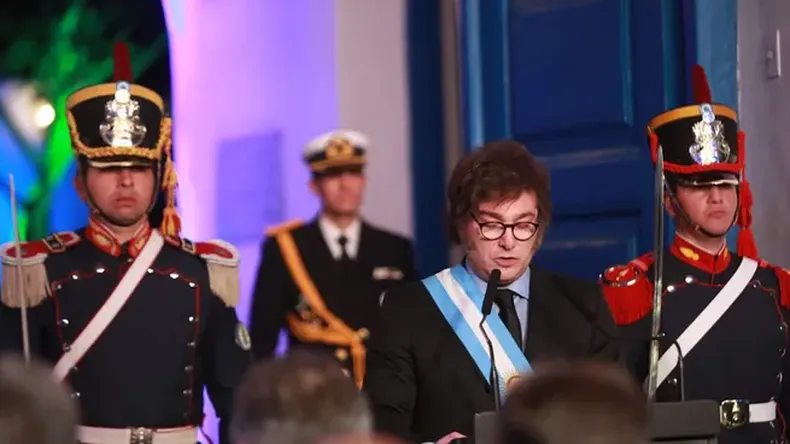 Con la Casa de la Independencia vallada y pocos gobernadores