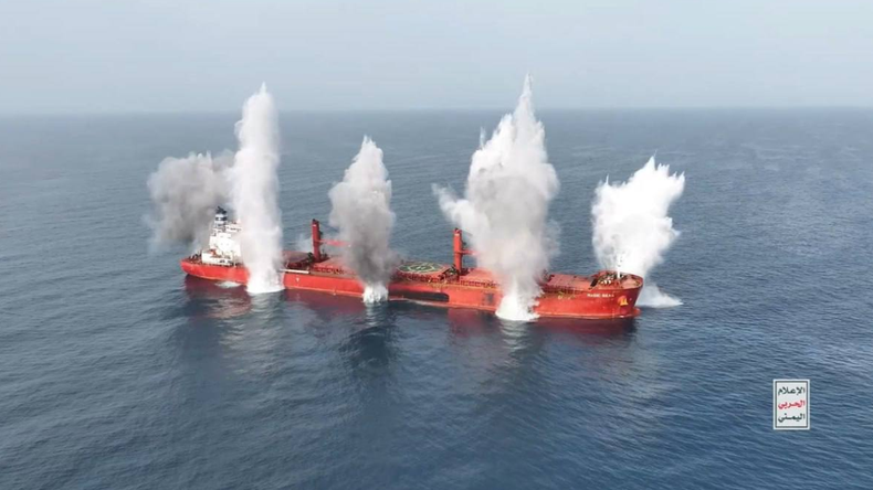 Impresionante video: rebeldes hutíes hundieron un buque griego en el Mar Rojo