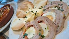 Este es el bodegón de Buenos Aires que prepara el mejor matambre con ensalada rusa. Este es el bodegón de Buenos Aires que prepara el mejor matambre con ensalada rusa.