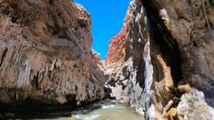 Una formación geológica en Salta, creada por la erosión y que tiene cavernas únicas en la Argentina. Una formación geológica en Salta, creada por la erosión y que tiene cavernas únicas en la Argentina.