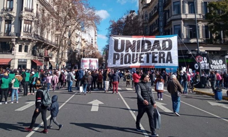Unidad Piquetera y la izquierda marchan a Plaza de Mayo.