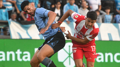 Una goleada que hunde al equipo santafesino. Una goleada que hunde al equipo santafesino.