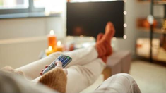 Clanes fusiona elementos de drama, suspenso e interrogantes con una trama adictiva y personajes desafiantes. Clanes fusiona elementos de drama, suspenso e interrogantes con una trama adictiva y personajes desafiantes.