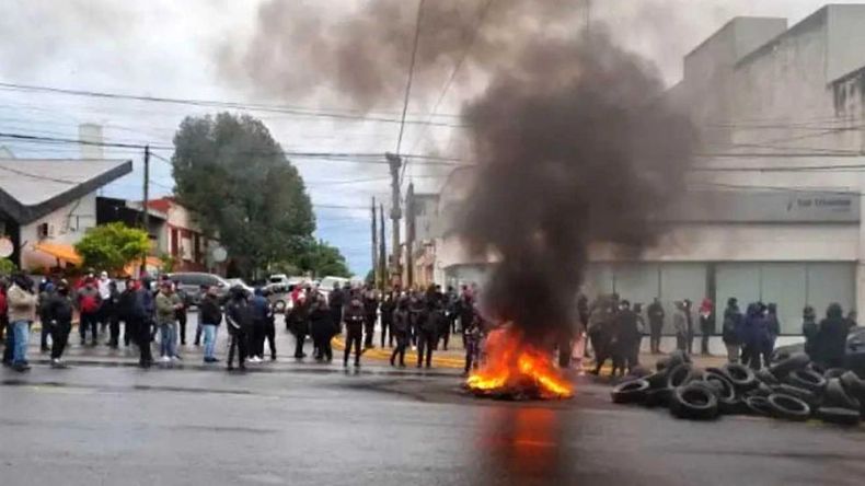 Las protestas comenzaron en la madrugada del viernes.