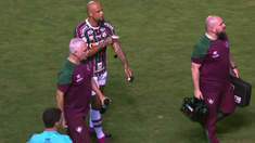 Melo se retiró lesionado en el primer tiempo. Melo se retiró lesionado en el primer tiempo.