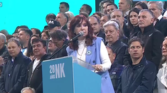 Cristina Kirchner durante su discurso en Plaza de Mayo. Cristina Kirchner durante su discurso en Plaza de Mayo.