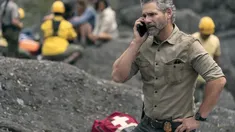 Eric Banainterpreta a un agente especial que busca mantener el orden y hacer cumplir la ley en Yosemite.