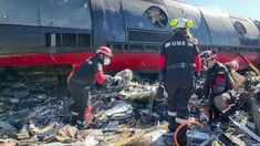 Equipos de emergencia, en el lugar donde chocaron los tres Ave e Iryo.