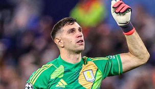 El arquero marplatense es el capitán y la gran figura del Aston Villa. El arquero marplatense es el capitán y la gran figura del Aston Villa.