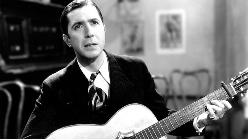 Carlos Gardel murió en Medellín a los 44 años.