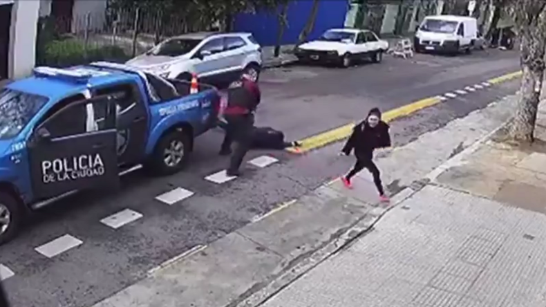 La joven se salvó por un patrullero que pasaba de casualidad.