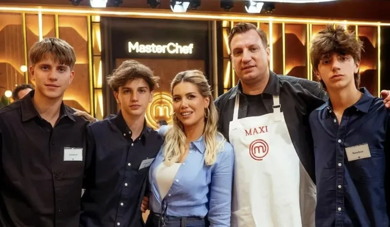 Wanda Nara y Maxi López en MasterChef Celebrity junto a sus tres hijos.