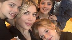 Wanda Nara se reencontró con sus hijos en Estambul y recibió un comentario muy especial de parte de Maxi López. Wanda Nara se reencontró con sus hijos en Estambul y recibió un comentario muy especial de parte de Maxi López.
