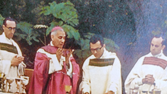 Así se ordenó cura el papa Francisco. Así se ordenó cura el papa Francisco.