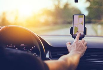 28 de 30 apps de vehículos compartieron información con empresas externas, según un estudio.