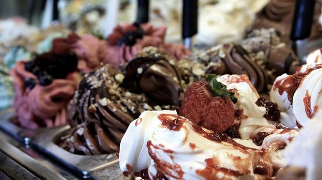 Viral: sirvieron helado en un inodoro y estallaron las redes sociales.
