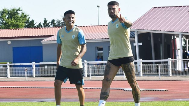 Thiago Almada y Nicolás Otamendi buscarán la clasificación a los cuartos de final.