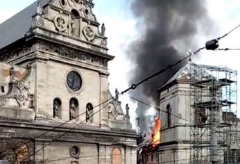 Lviv, ubicada a pocos kilómetros de Polonia, es una de las ciudades más alejadas del frente de batalla. Lviv, ubicada a pocos kilómetros de Polonia, es una de las ciudades más alejadas del frente de batalla.