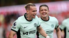 Mudryk juega para el Chelsea y para la Selección de Ucrania. Mudryk juega para el Chelsea y para la Selección de Ucrania.