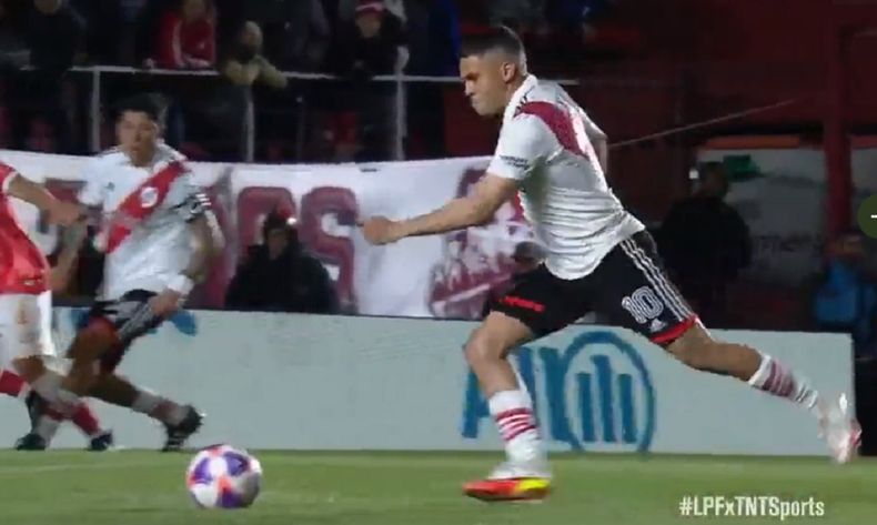 Video: El Golazo De Tiro Libre De Juanfer Quintero, Así Gritó River ...