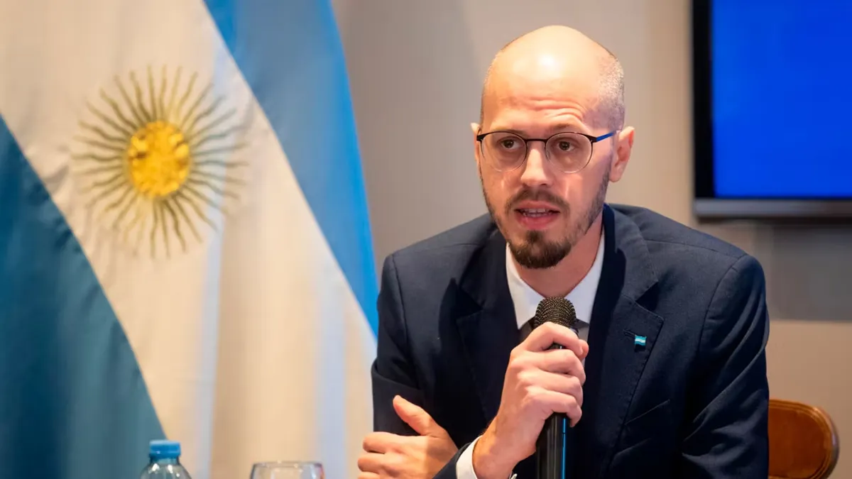 El Gobierno oficializó al nuevo presidente de la Unidad de Información Financiera: quién es Matías Álvarez