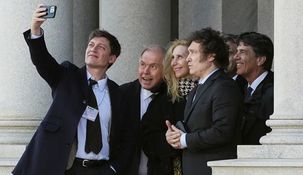 El Gobierno anuló los aumentos salariales del Presidente y sus ministros.