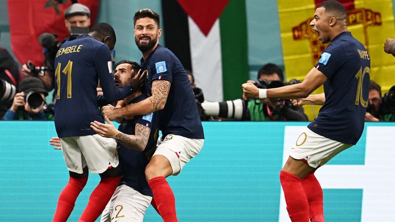 Los jugadores franceses celebraron el triunfo.