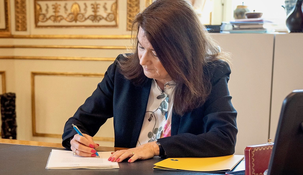 La ministra de Exteriores sueca, Ann Linde, firmó la solicitud de adhesión de su país a la OTAN.