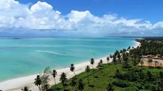 Dos alternativas de playas paradisíacas con poca distancia una de la otra Dos alternativas de playas paradisíacas con poca distancia una de la otra