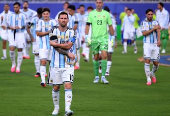 Los jugadores de la Selección argentina en el campo de juego.